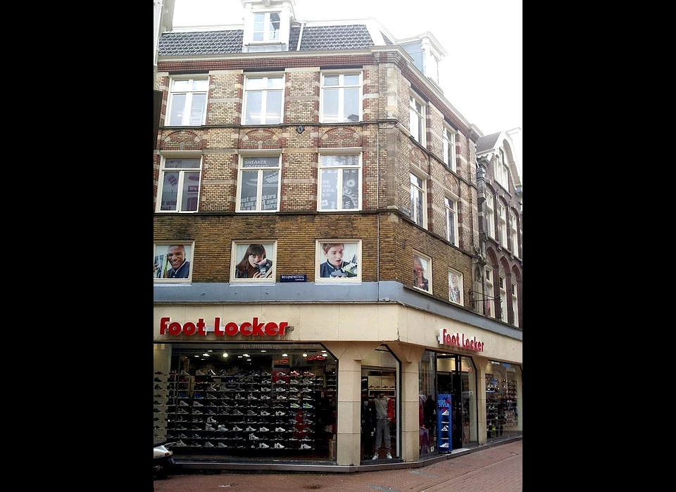 Kalverstraat 130 hoek Begijnensteeg (2013)