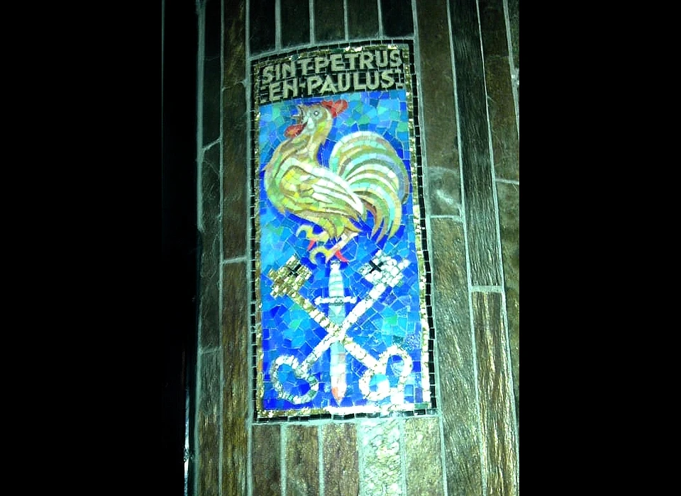 Kalverstraat 58 Petrus en Pauluskerk (de Papegaai) mozaïek Petrus en Paulus in entree (2012)