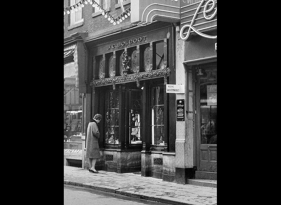 Kalverstraat 96 onderpui (1961)