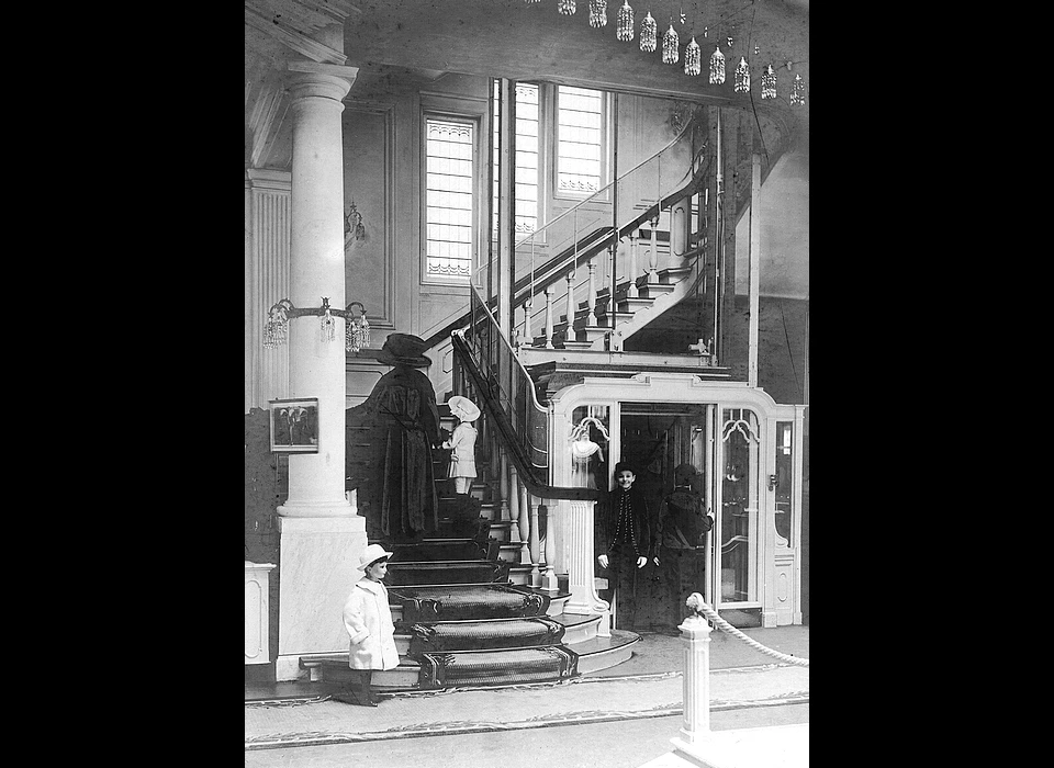Rokin 140 De Bonneterie trappenhuis (1910)