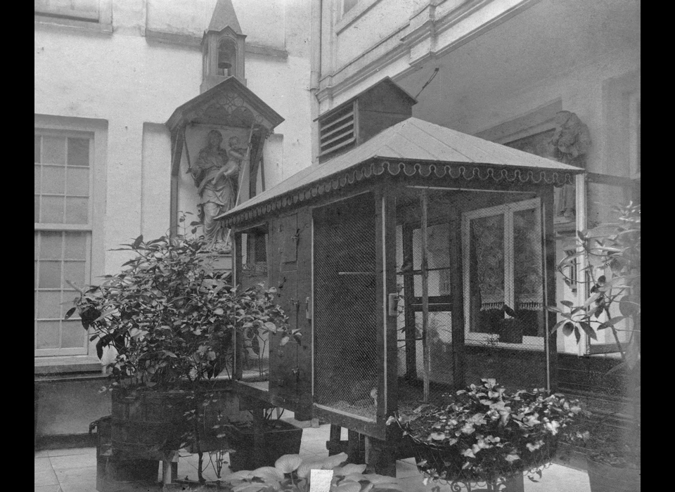 Kalverstraat 215 pastorie huiskerk het Boompje (circa.1911)