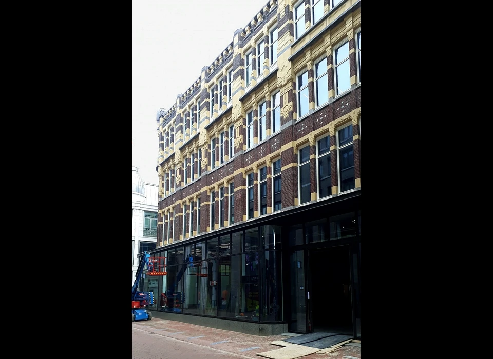 Kalverstraat 213-215 na herstel door Office Winhov (2019)