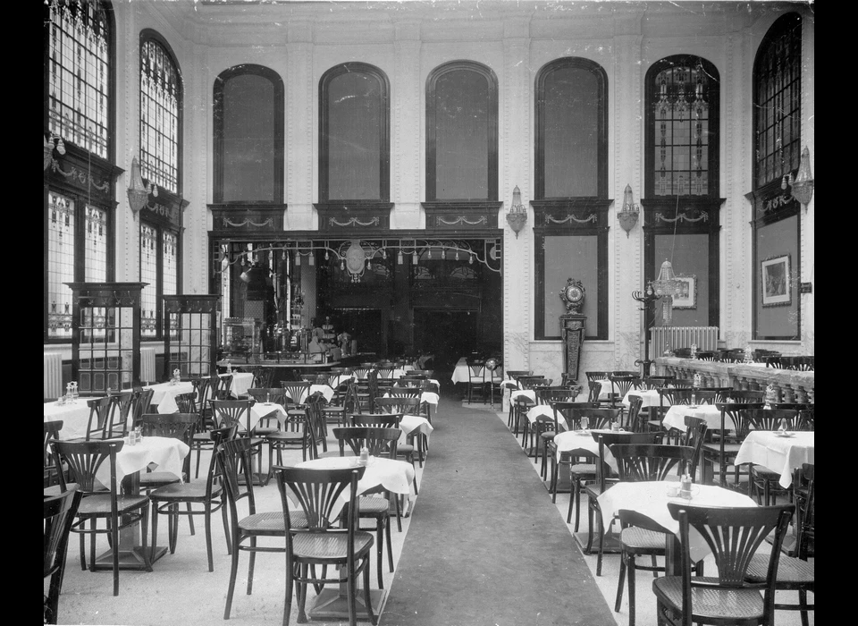 Kalverstraat 16-18 interieur (1923)