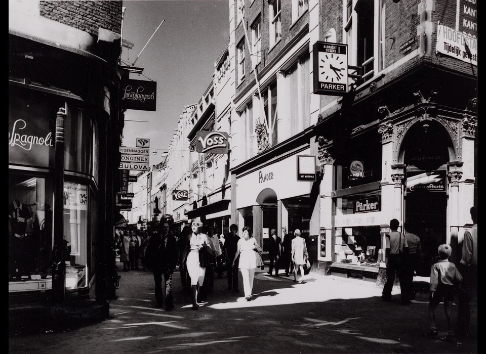 Kalverstraat 71 de meubelzaak van Pander (1971)