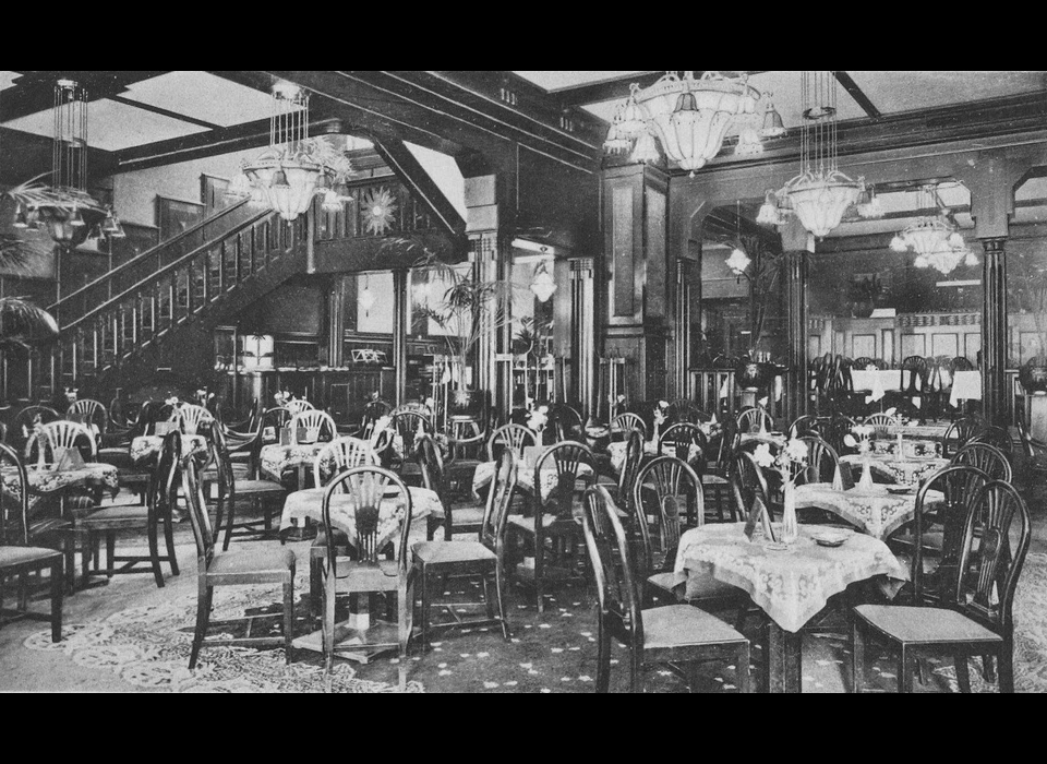 Kalverstraat 11-13 café-restaurant Winkels (circa.1925)