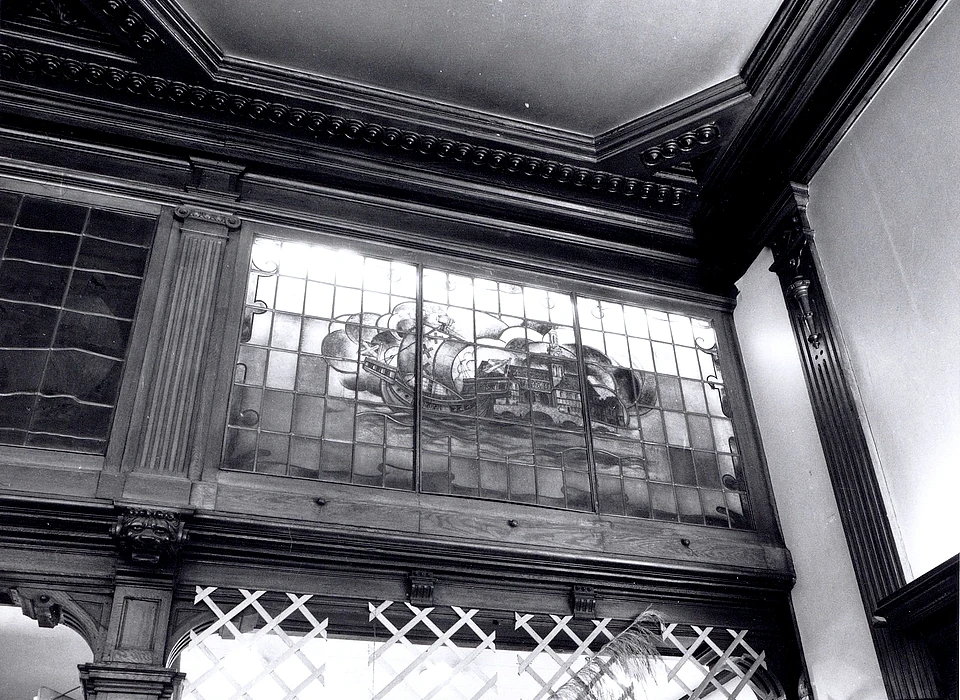 Kalverstraat 15-17 inrichting met glas-in-lood ramen (1974)