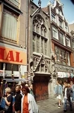 Kalverstraat 58, Petrus en Pauluskerk, de Papegaai