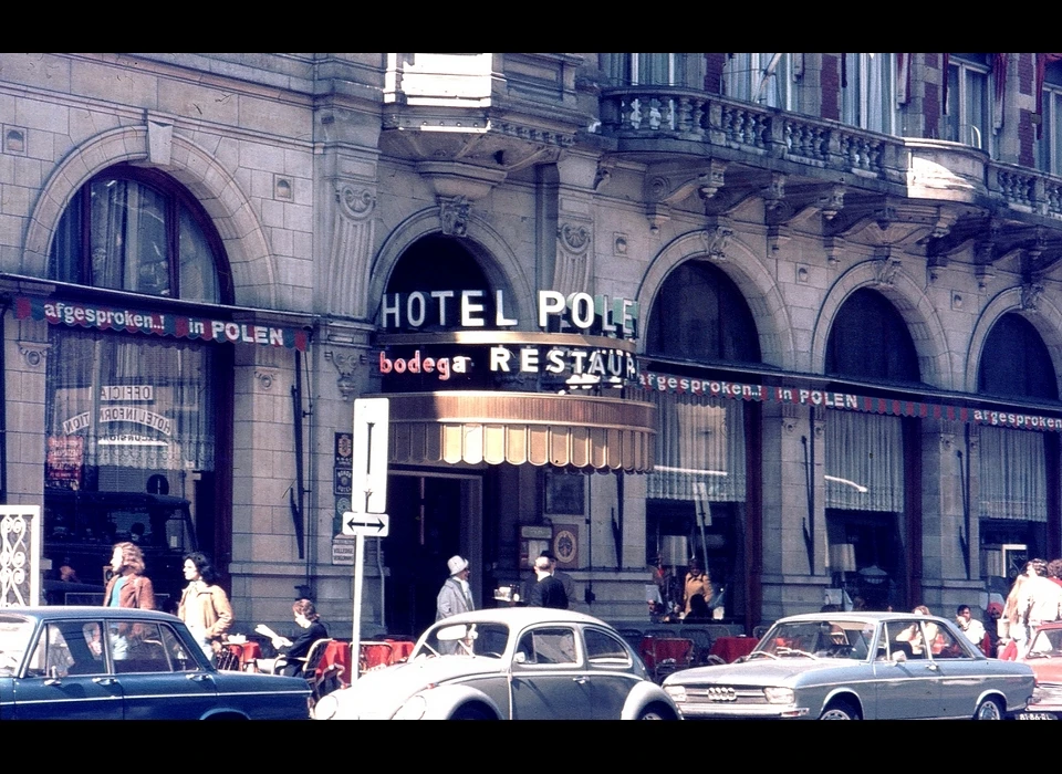 Rokin 14-16 entree en terras Hotel Polen (1975)