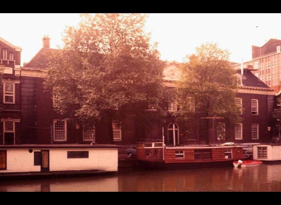 Nieuwe Keizersgracht 94 Occo's hofje. Hier preekten de paters van 't Boompje tot 1911 (1977)