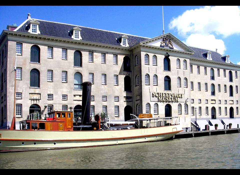 Scheepvaartmuseum vanaf Prins Hendrikkade (circa.2000)