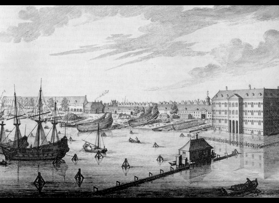 Lands Zeemagazijn vanaf Prins Hendrikkade links de scheepswerven van de Admiraliteit (1700)