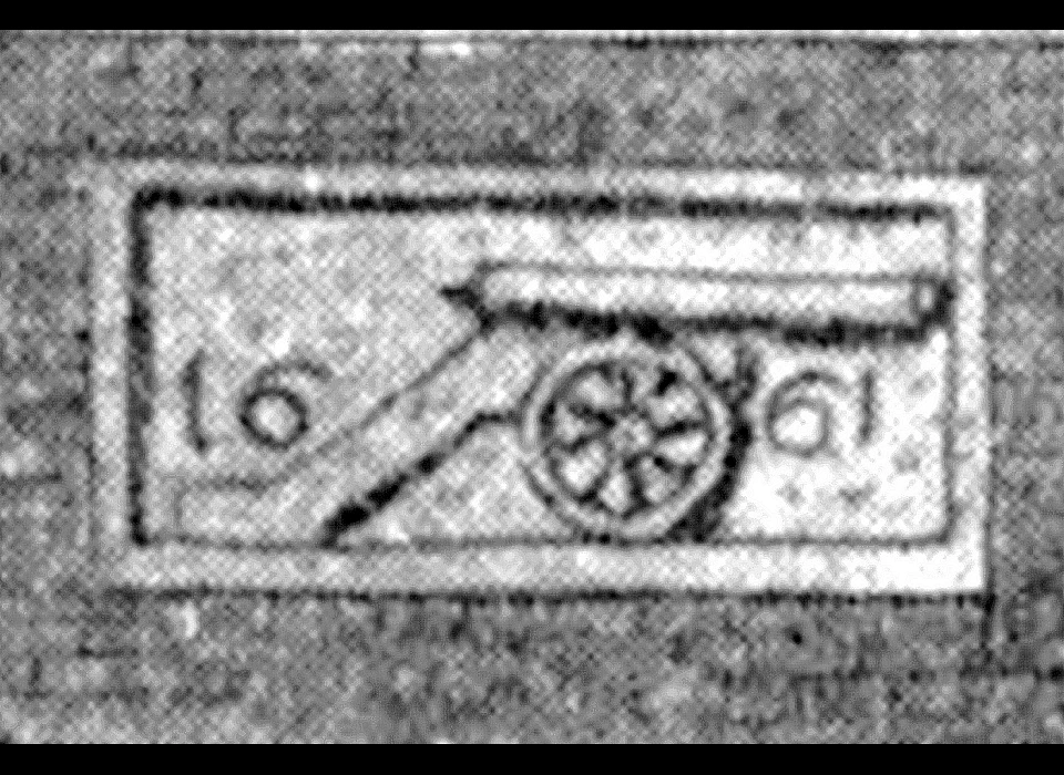 Grote Kattenburgerstraat 32 gevelsteen Duyts Kanon, voor de instorting van de gevel (1917)