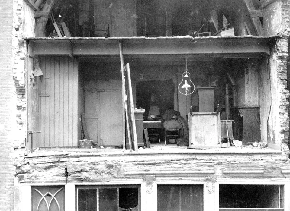 Grote Kattenburgerstraat 32 ingestort, eerste en tweede verdieping (1917)