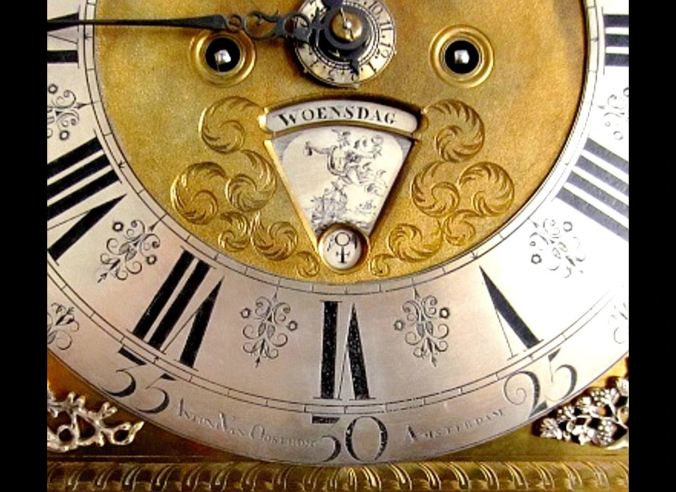 Grote Kattenburgerstraat 32 Staande klok model Amsterdammertje naam A van Oostrom Amsterdam tussen 35 en 25 (1750)