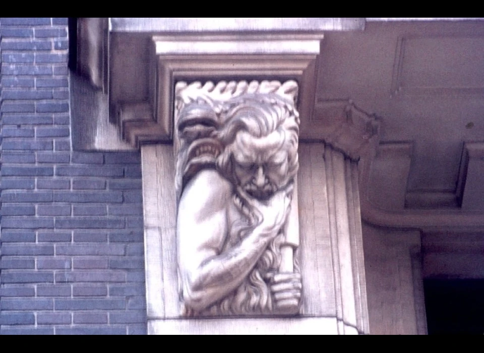 Keizersgracht 666-668 Huis Zeerust console mannenfiguur (1976)