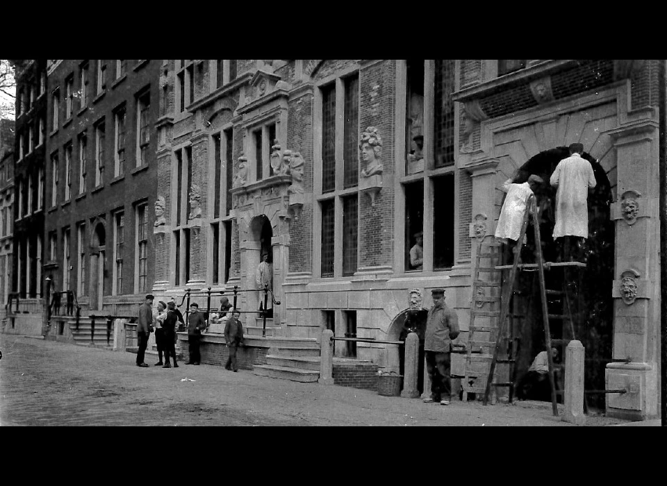 Keizersgracht 123 Huis met de Hoofden omstreeks 1860