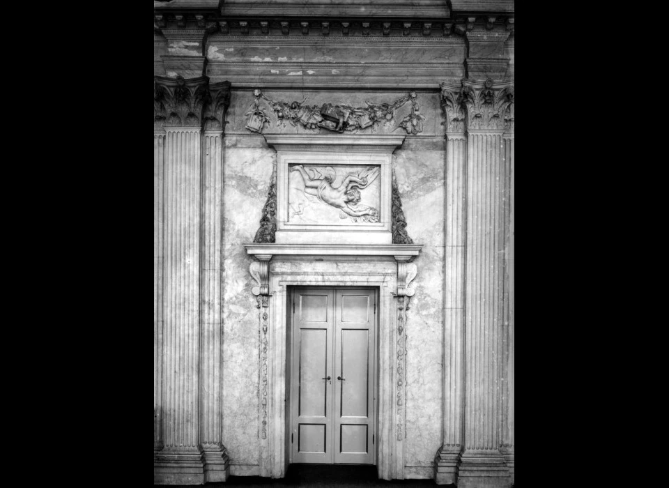 Entree Desolate Boedelskamer in het Koninklijk Paleis voorheen stadhuis