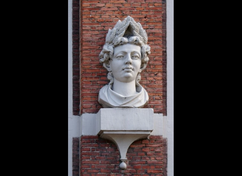 Keizersgracht 123 Borstbeeld Ceres met rijpe korenaren (godin van de landbouw)