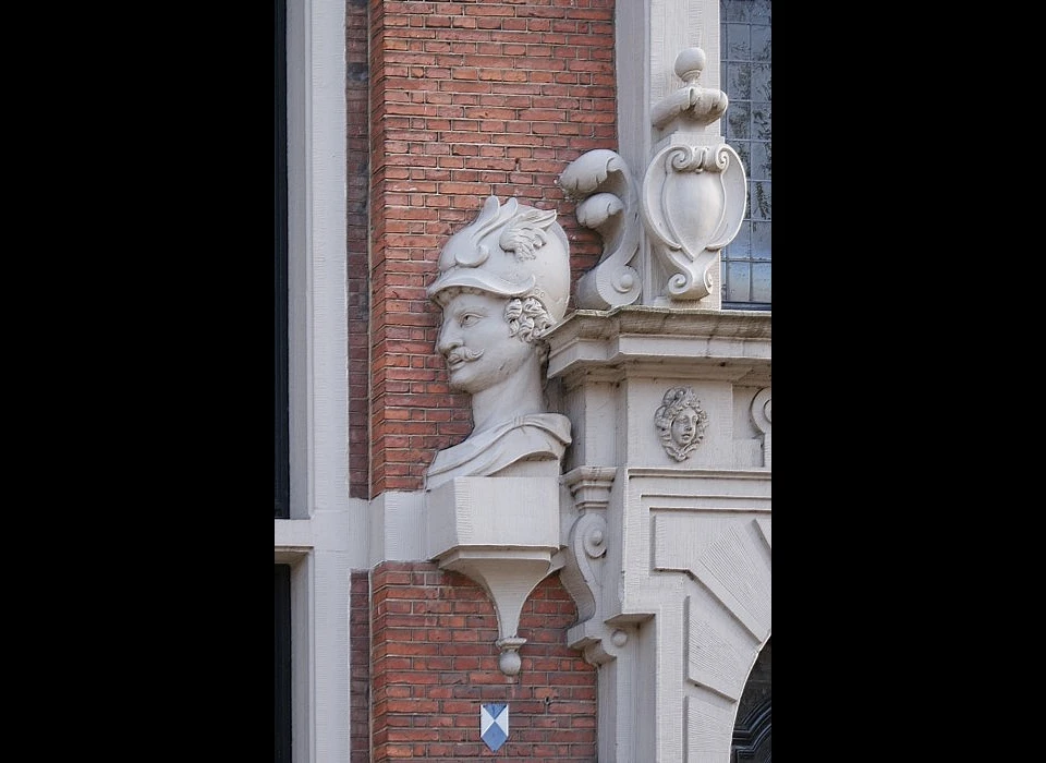 Keizersgracht 123 Borstbeeld Mercurius met gevleugelde helm (god van de handel)