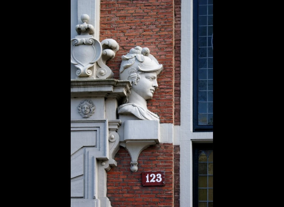 Keizersgracht 123 Borstbeeld Minerva (godin van de wijsheid)