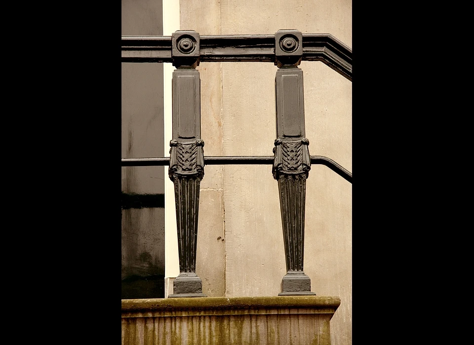 Keizersgracht 730-734  stoepbalusters met Andreaskruizen (2017)