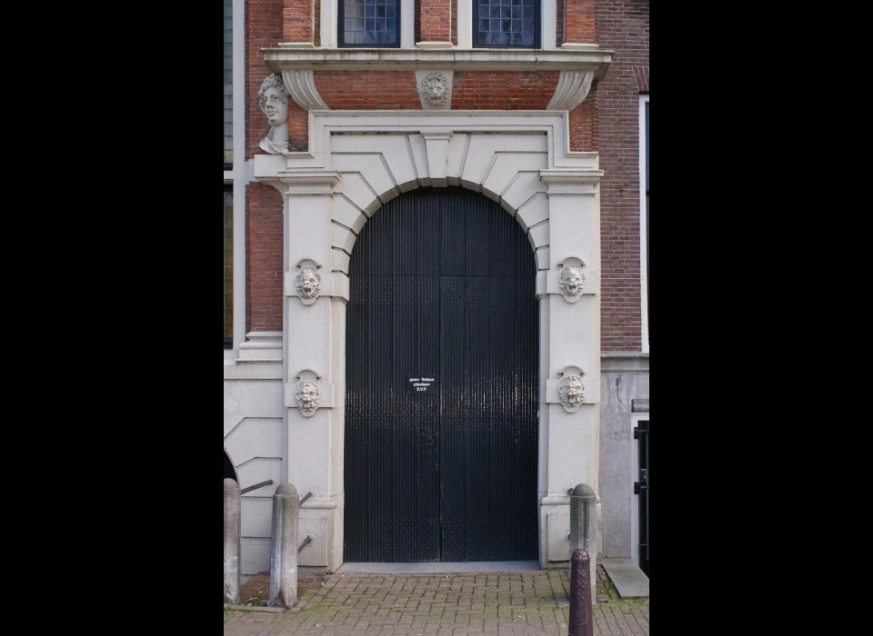 Keizersgracht 123 Huis met de Hoofden rijtuigpoort