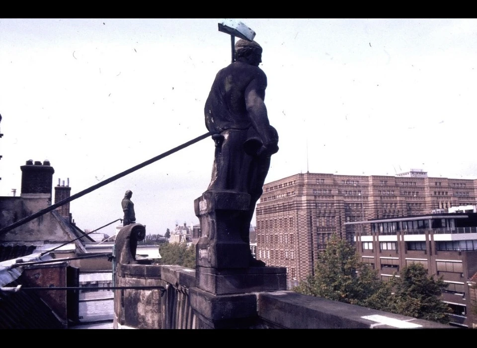 Keizersgracht 672 gevelbeeld Vulcanus (god van het vuur)