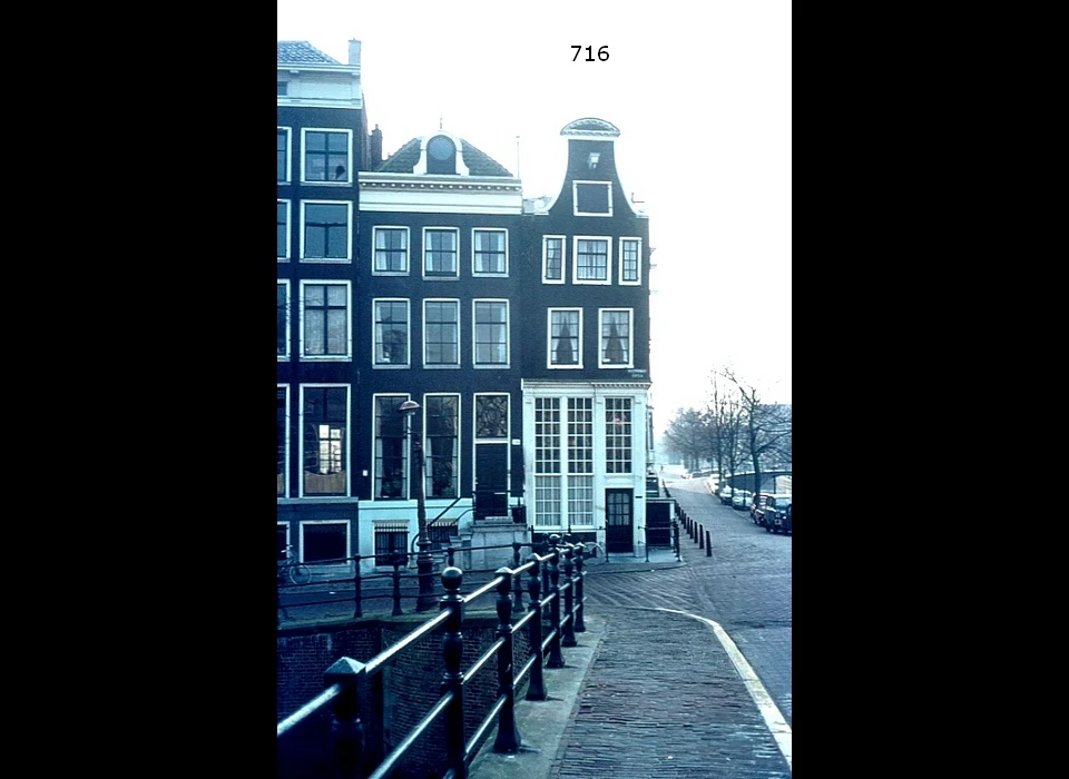 Keizersgracht 716 één van de vroegste klokgevels Huis de Krol 1671 (1976)