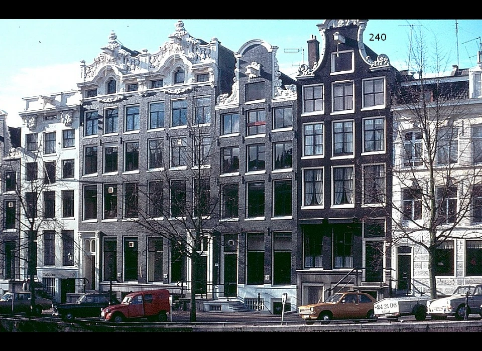 Keizersgracht 240 klokgevel in Lodewijk XV-stijl ca.1750 (1974)