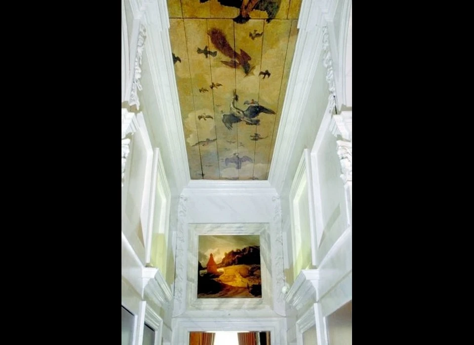 Trippenhuis Schildering in gang plafond en deurstuk