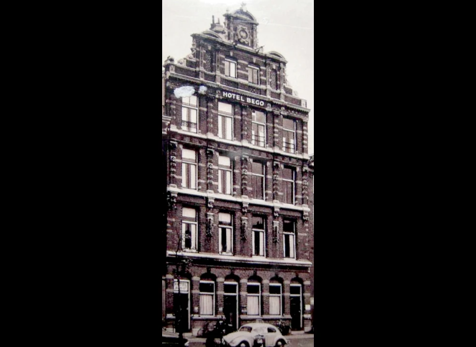 Kloveniersburgwal 137-139 Hotel Bego (ca.1952)