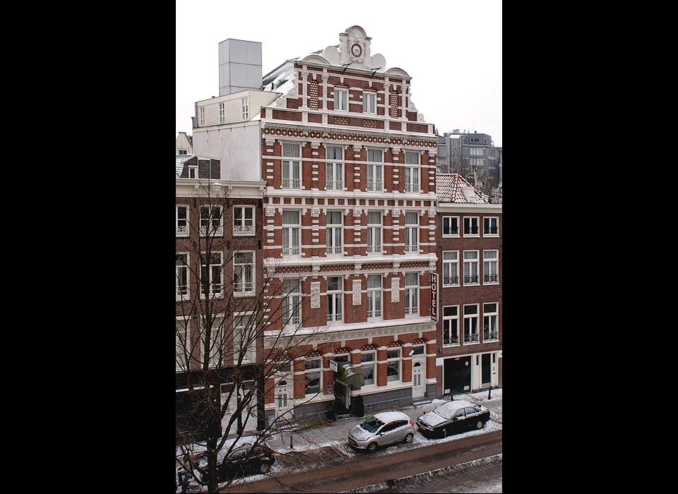 Kloveniersburgwal 137-139 Hotel Nes, gebouwd 1880 (2010)