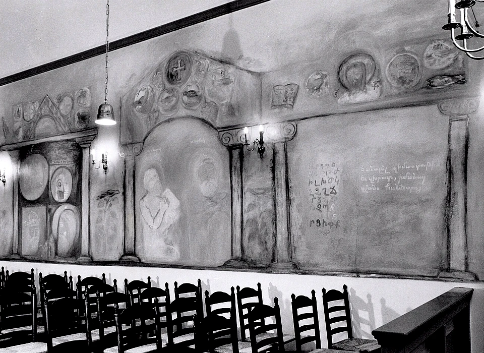 Krom Boomssloot 22 Armeense kerk muur met tekeningen, verdwenen in 2011 (1990)