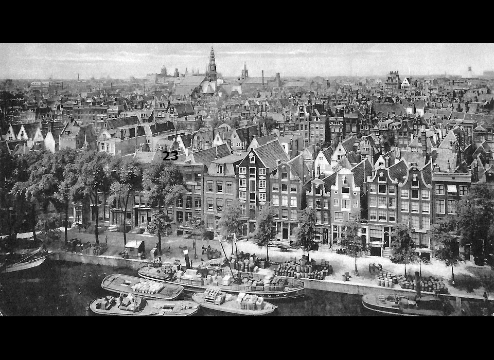 Kromme Waal 14-27 panorama vanaf Scheepvaarthuis naar de Dam (1925)