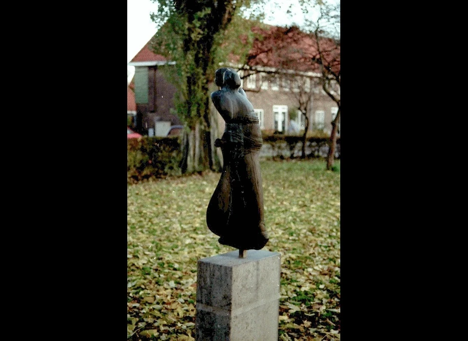 Purmerplein danseres met tamboerijn (F.Blaisse)