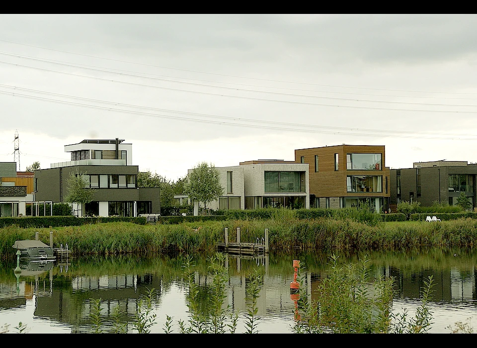 Larikslaan 2020 achterzijde oneven gezien vanaf Nico Jessekade (Haveneiland-Oost) (2020)