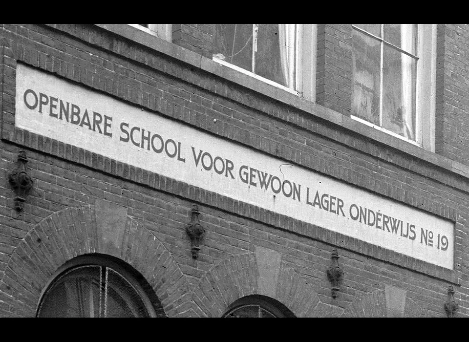 Laurierstraat 105-109 openbare school voor glo tekst (1931)