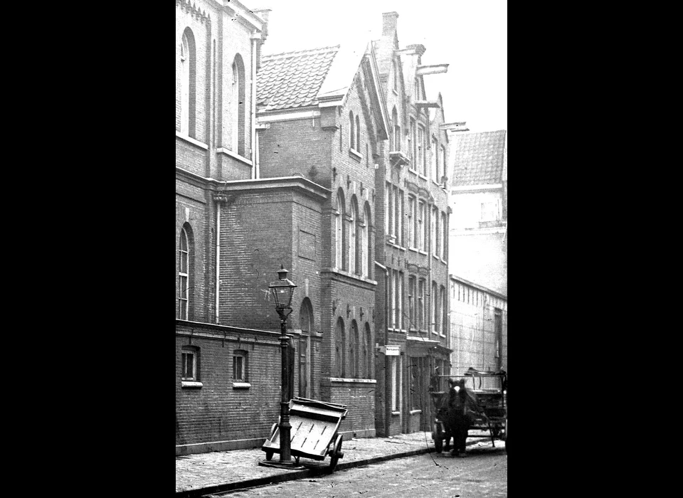 Laurierstraat 105-109 openbare school voor glo onderwijzerswoning (1931)