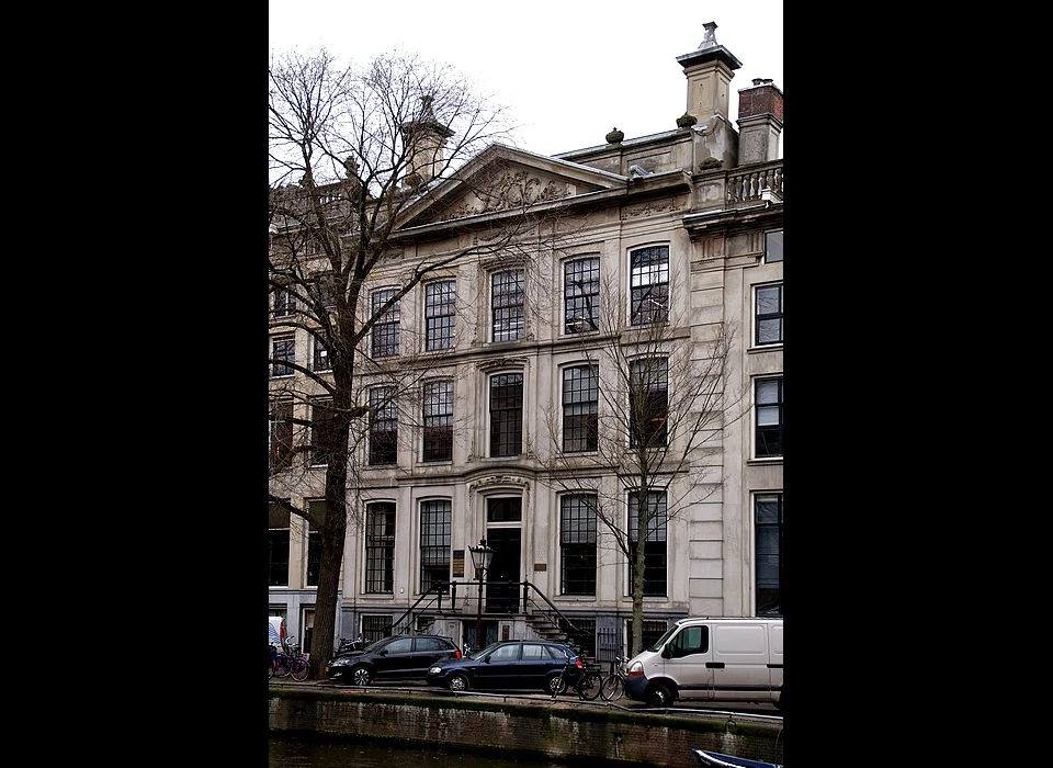 Herengracht 493 lijstgevel met groot driehoekig fronton 1766/1767 (2017)