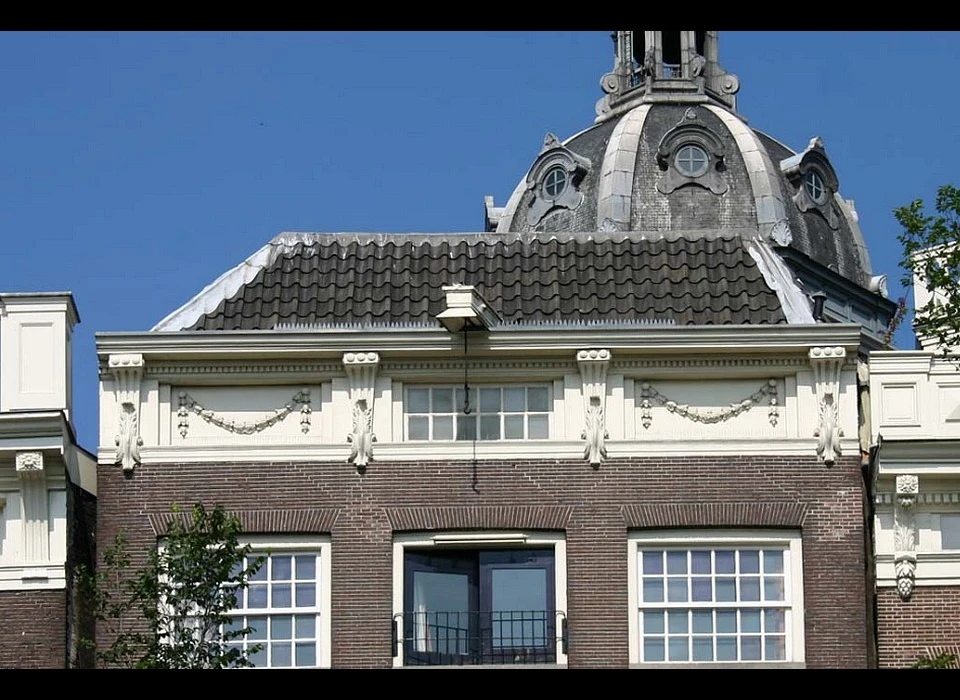 Geldersekade 8 lijstgevel zonder fronton ca.1775 (2011)