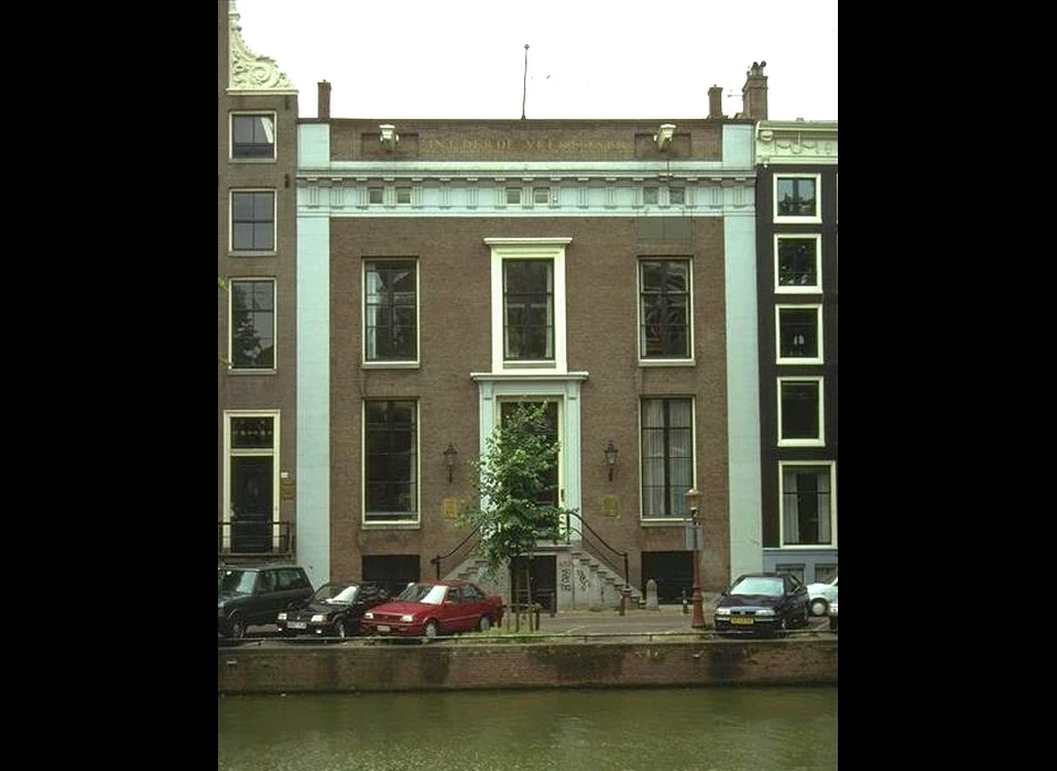 Keizersgracht 604 huis In 't derde Vredesjaar lijstgevel met attiek in de vorm van al dan niet gesloten balustrade 1670 (1975)