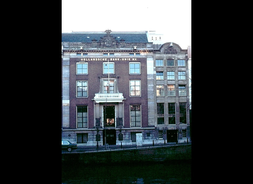Herengracht 434 eenvoudige verhoogde lijstgevel 1717 (1975)