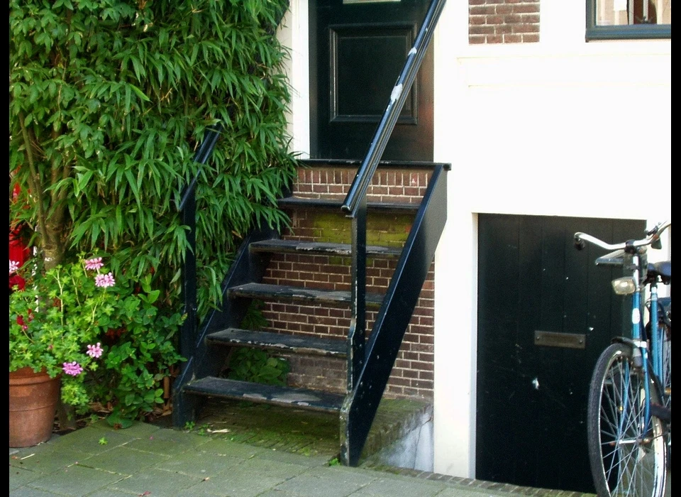 Lindengracht 43 houten trap naar voordeur (2005)