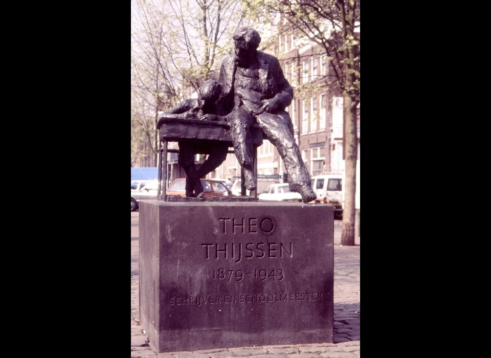 Lindengracht standbeeld van Theo Thijssen (1994)