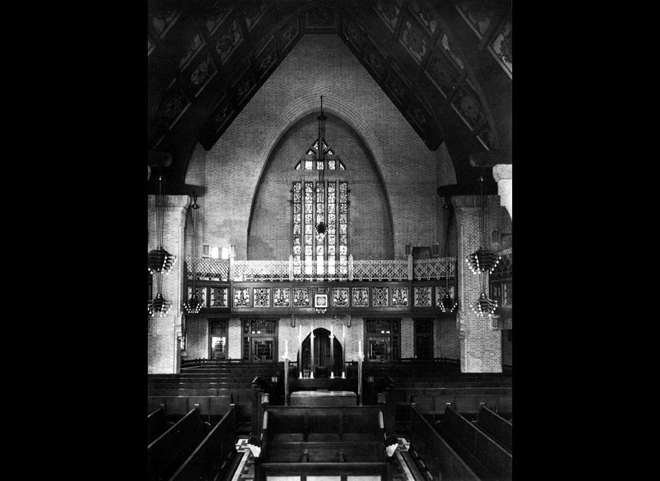 Linnaeusstraat 119 1928 Synagoge-Oost hoofdingang en vrouwengalerij