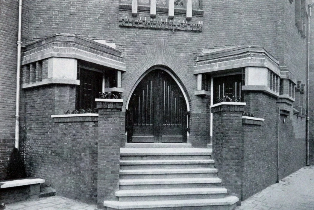 Linnaeusstraat 119 1950c Synagoge-Oost portaal