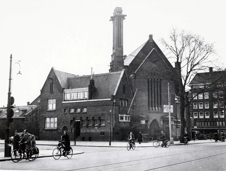 Linnaeusstraat 119 1961 Synagoge-Oost kort voor de sloop