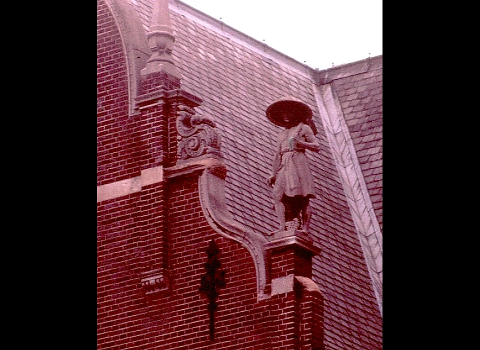 Linnaeusstraat 2a gebouw Culturele & Physische Antropologie beeld op top (1979)