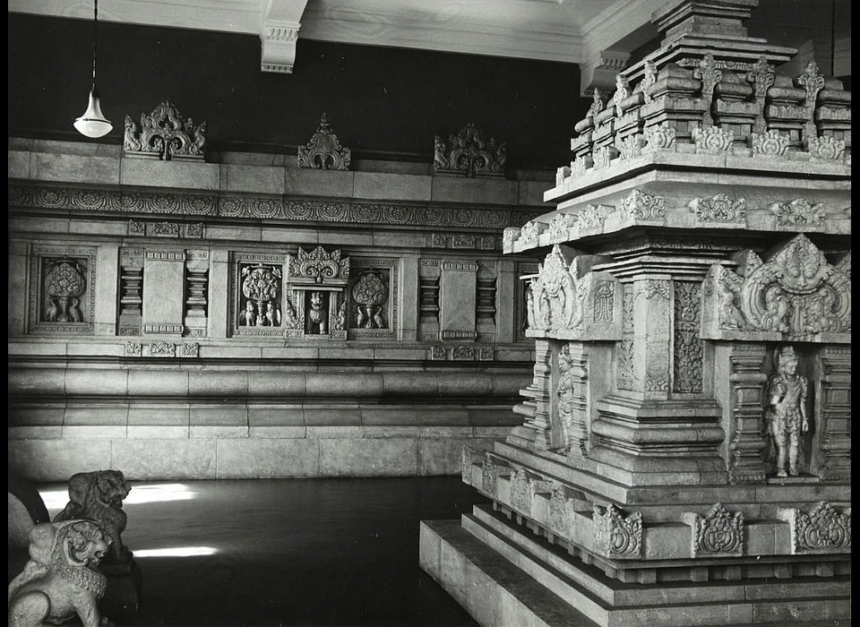 Linnaeusstraat 2 Tropenmuseum tempel (circa.1930)