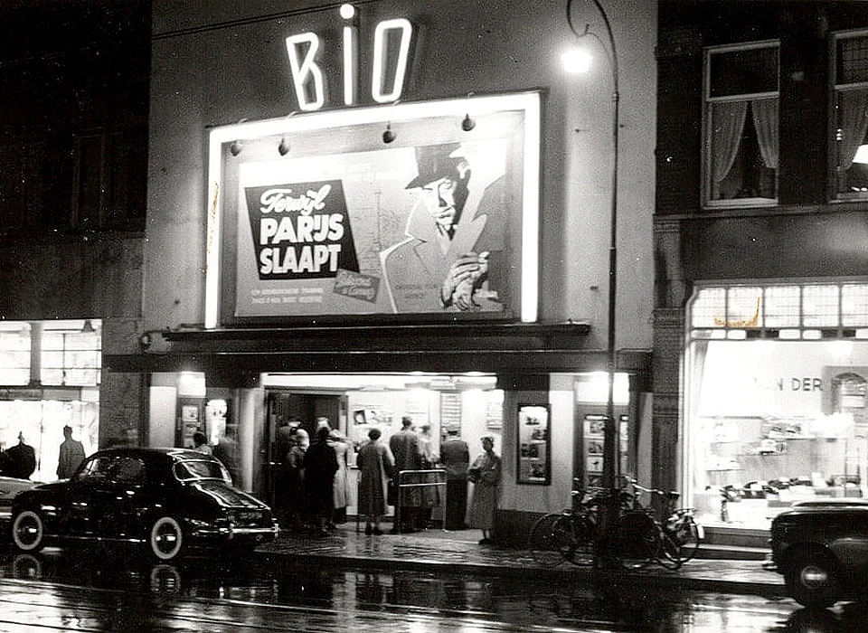 Middenweg 20 Bio-theater film: 'Terwijl Parijs slaapt' (ca.1956)